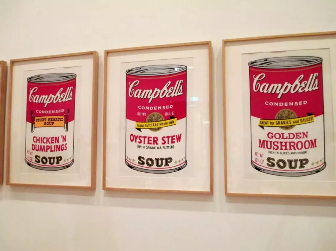 Tác phẩm "Campbell's Soup Cans" của nghệ sĩ Warhol